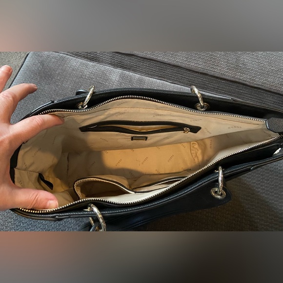 GUESS Black Kamryn Tote/Large Purse Preowned - Picture 4 of 7